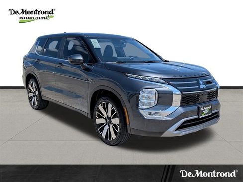 New 2025 Mitsubishi Outlander SE image 3