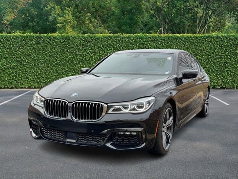 Used 2019 BMW 750i xDrive w/ Executive Package image 6