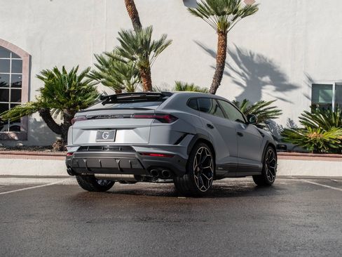Used 2024 Lamborghini Urus Performante image 3
