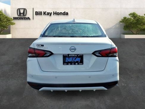 Used 2025 Nissan Versa SV FWD image 4