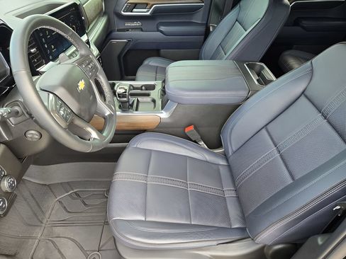 Used 2024 Chevrolet Silverado 1500 High Country w/ High Country Premium Package RWD image 12