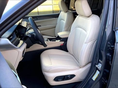 New 2026 Jeep Grand Cherokee Limited image 8