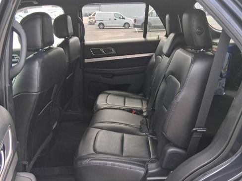 Used 2017 Ford Explorer XLT w/ Equipment Group 202A AWD/4WD image 9