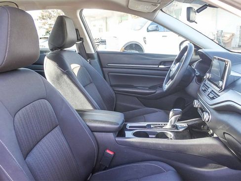 Used 2024 Nissan Altima 2.5 SV image 21