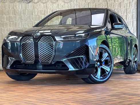 Used 2022 BMW iX xDrive50 w/ Sport Package AWD/4WD image 2