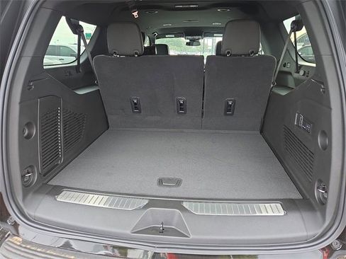 New 2026 Chevrolet Suburban Z71 w/ Comfort Package image 7