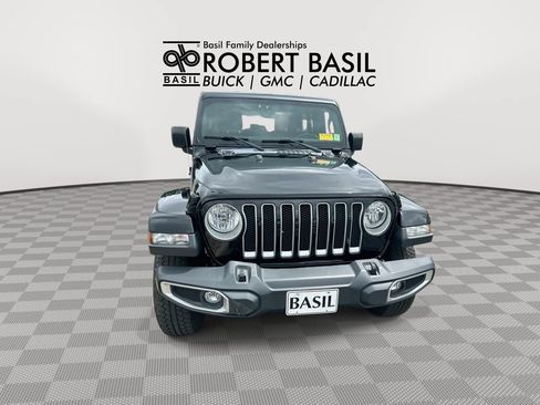 Used 2019 Jeep Wrangler Unlimited Sahara w/ Uconnect 4C Nav & Sound Group AWD/4WD image 3