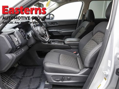 Used 2025 Nissan Pathfinder SV FWD image 14