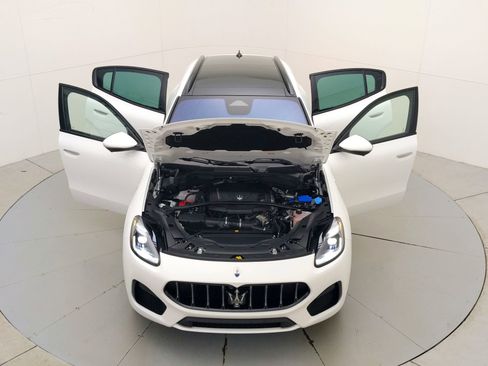 Used 2024 Maserati Grecale GT image 32