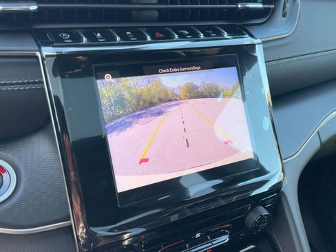 New 2025 Jeep Grand Cherokee L Laredo image 22