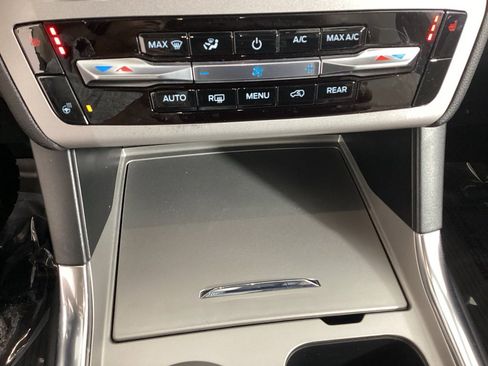 Used 2023 Ford Explorer XLT w/ Equipment Group 202A image 28