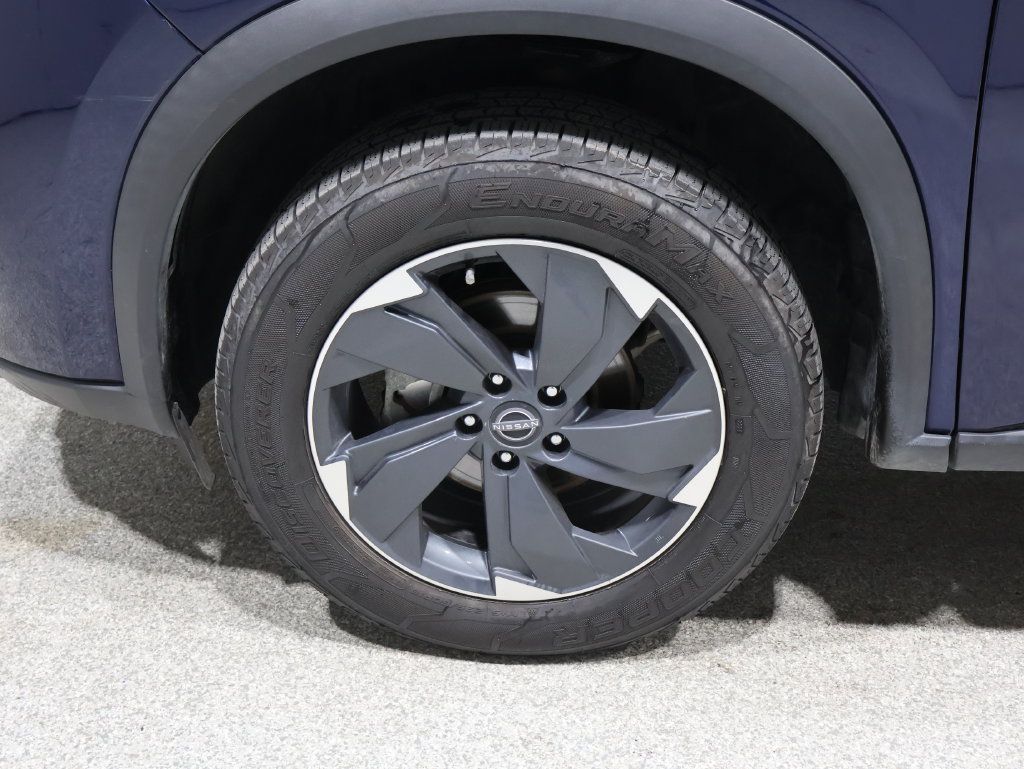 Used 2024 Nissan Rogue SV AWD/4WD image 8