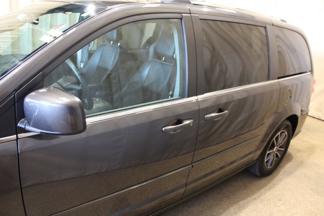 Used 2017 Dodge Grand Caravan SXT FWD image 7