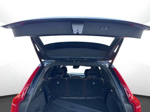 Used 2022 Volvo XC90 T6 Momentum image 12