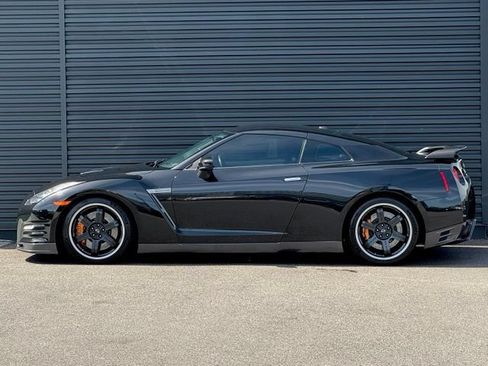 Used 2014 Nissan GT-R Track Edition AWD/4WD image 2