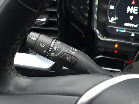 Used 2024 GMC Sierra 1500 SLT image 32