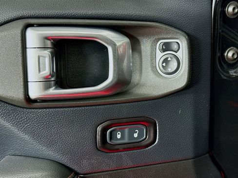 Used 2019 Jeep Wrangler Unlimited Rubicon w/ Uconnect 4C Nav & Sound Group AWD/4WD image 20