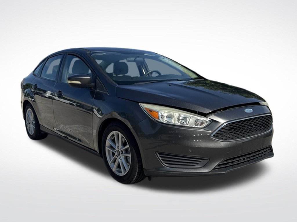 Used 2015 Ford Focus SE w/ Reverse Sensing Package FWD image 2