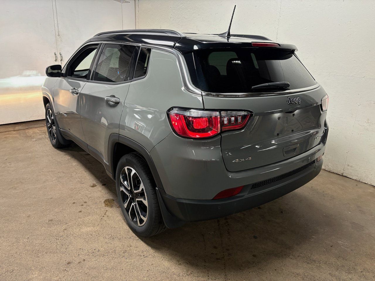 Used 2024 Jeep Compass Limited AWD/4WD image 7
