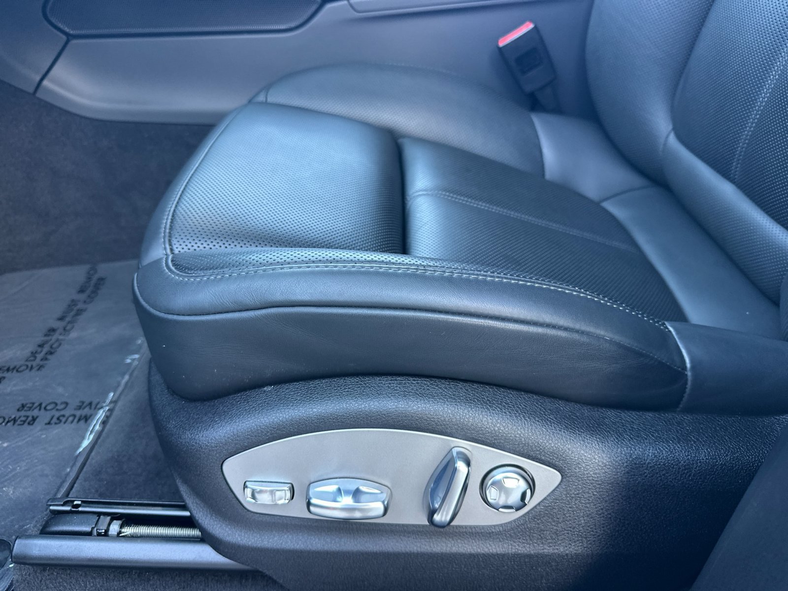 Used 2026 Porsche Macan AWD/4WD image 14