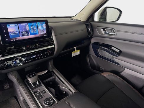 New 2026 Nissan Pathfinder Platinum AWD/4WD image 24