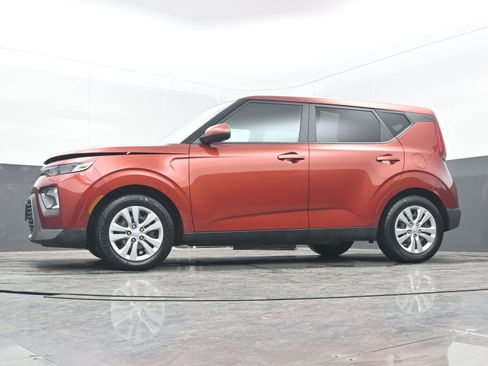 Used 2021 Kia Soul LX image 24