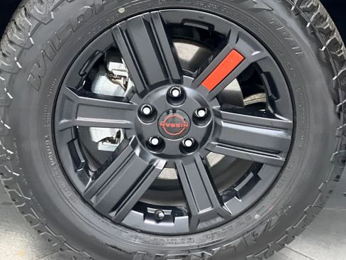 Used 2025 Nissan Rogue SV image 64