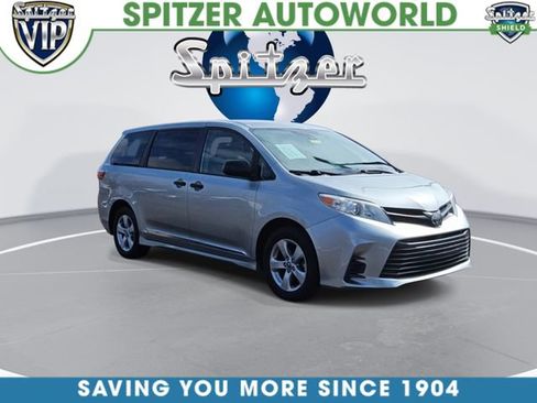 Used 2020 Toyota Sienna L image 2