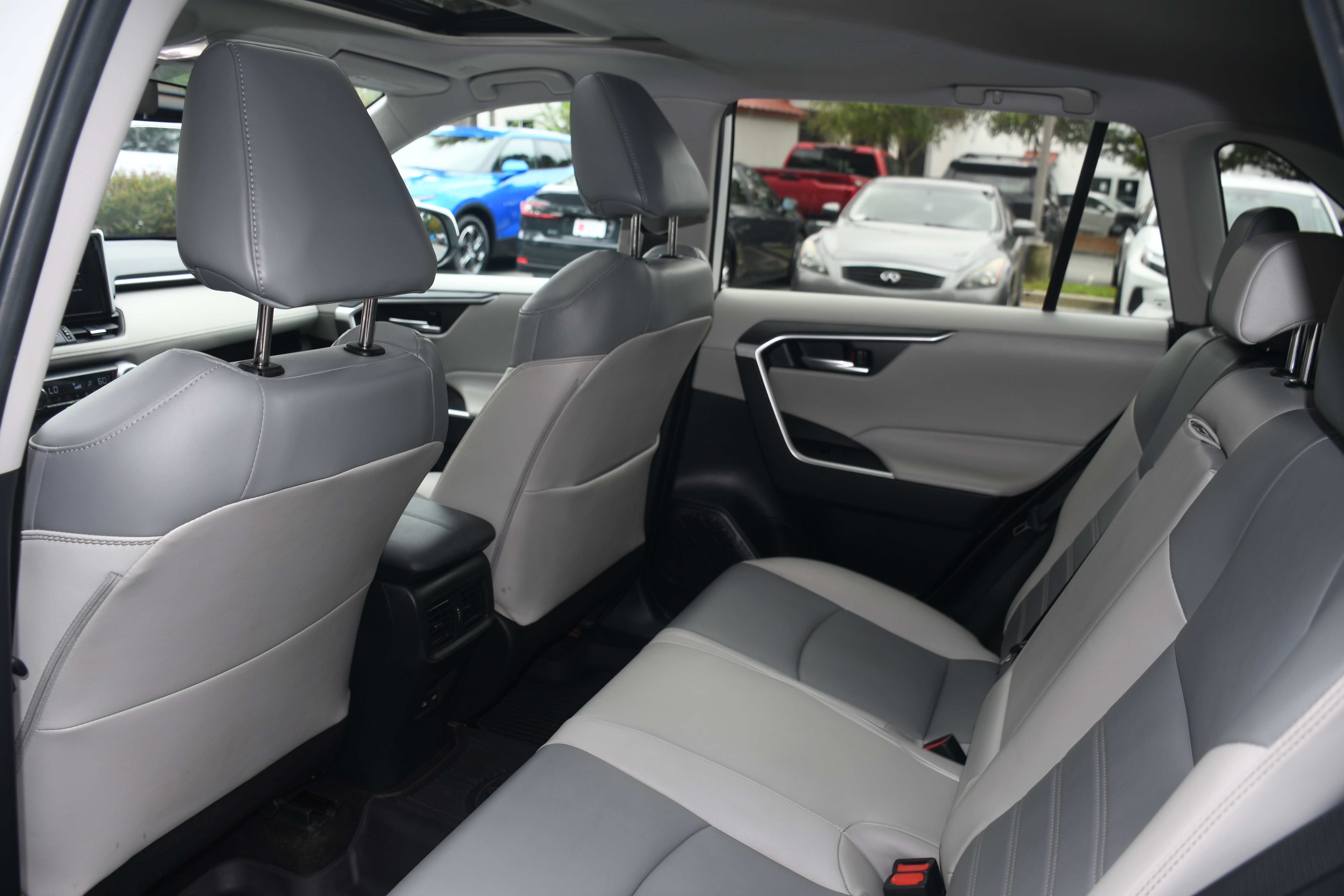 Used 2023 Toyota RAV4 XLE Premium FWD image 15