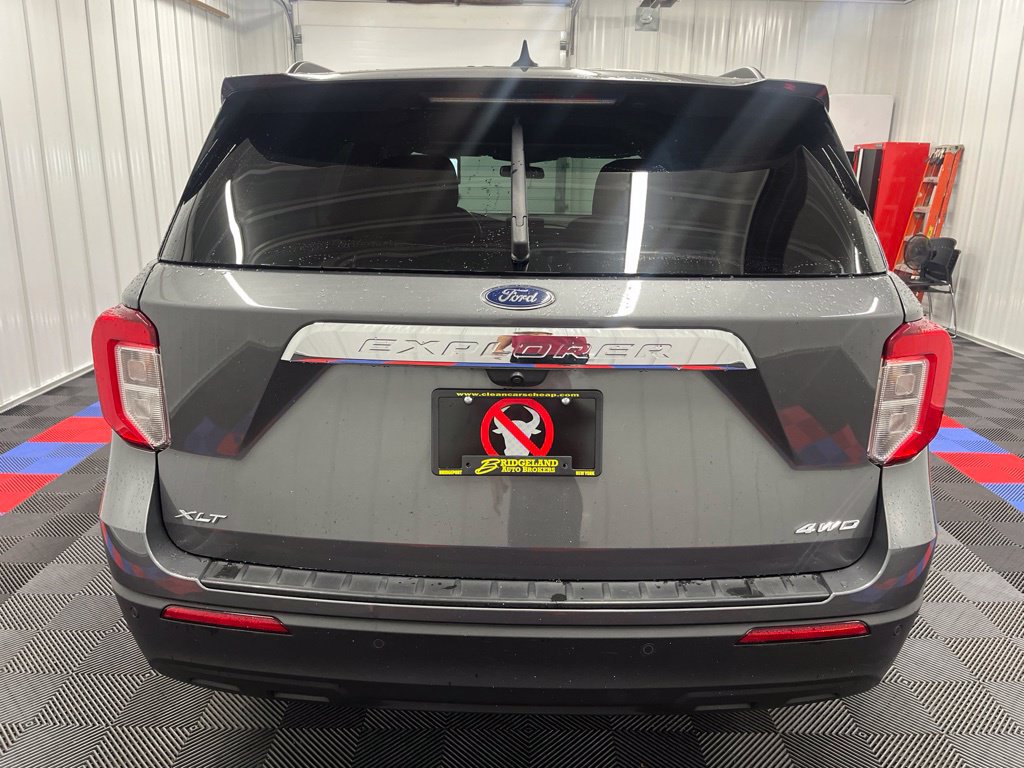 Used 2023 Ford Explorer XLT AWD/4WD image 4