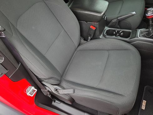 Used 2019 Jeep Wrangler Sport AWD/4WD image 16