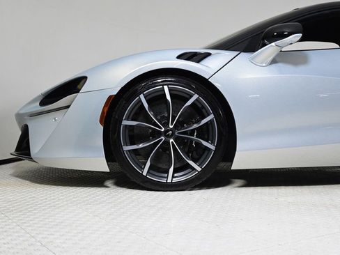 Used 2023 McLaren Artura image 29
