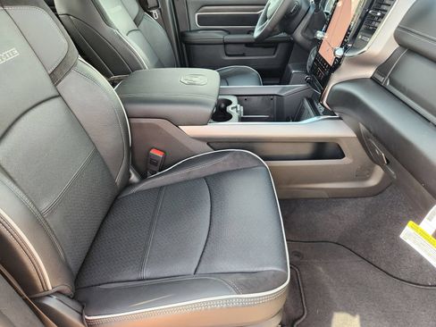 New 2026 RAM 2500 Laramie AWD/4WD image 14