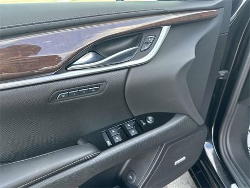 Used 2013 Cadillac XTS Luxury w/ Driver Awareness Package image 16