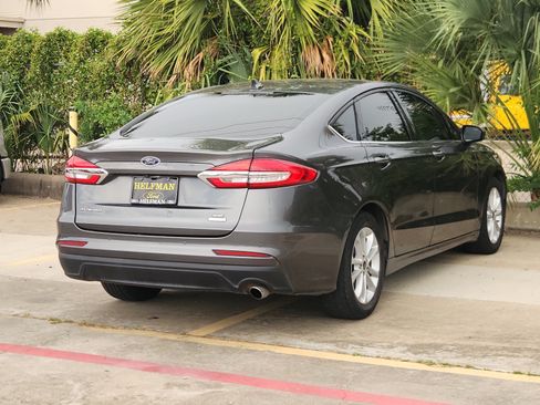 Used 2020 Ford Fusion SE FWD image 3