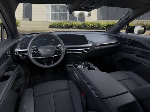 New 2025 Cadillac Lyriq Luxury w/ LPO, Floor Liner Package AWD/4WD image 15
