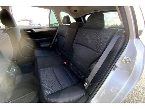 Used 2018 Subaru Outback 2.5i Premium image 21