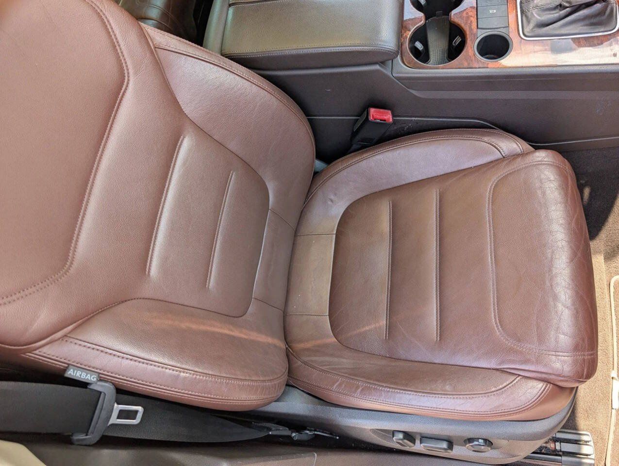 Used 2011 Volkswagen Touareg TDI AWD/4WD image 24