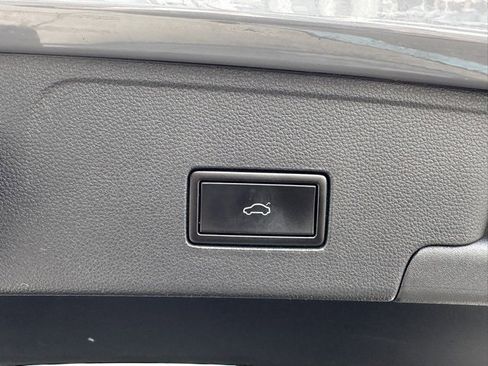 Used 2020 Volkswagen Atlas Cross Sport SEL image 22