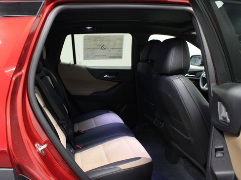 New 2025 Chevrolet Equinox ACTIV w/ Safety and Technology Package image 15