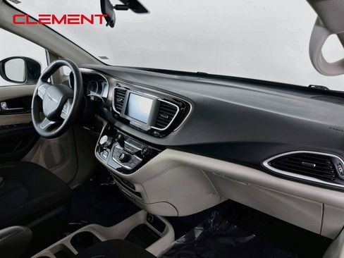 Used 2022 Chrysler Voyager LX FWD image 36