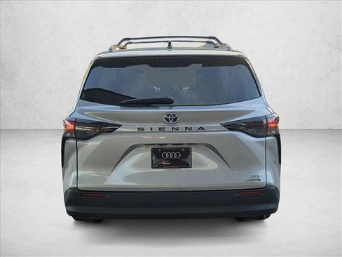 Used 2024 Toyota Sienna XLE image 6
