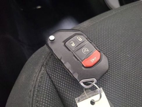 Used 2019 Jeep Wrangler Unlimited Sahara w/ Safety Group AWD/4WD image 30