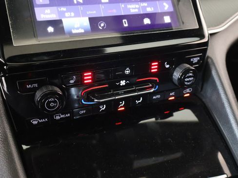 Used 2024 Jeep Grand Cherokee L Altitude RWD image 7