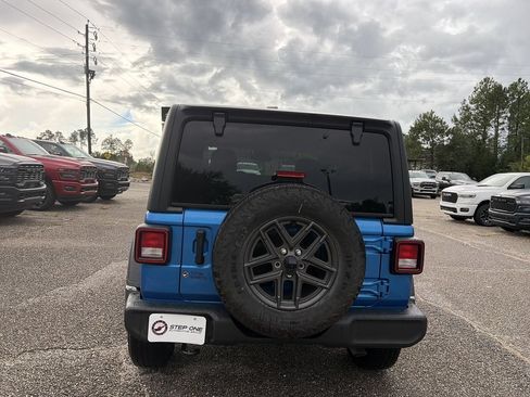Used 2024 Jeep Wrangler Sport AWD/4WD image 5