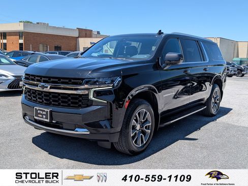 Used 2021 Chevrolet Suburban LS RWD image 1