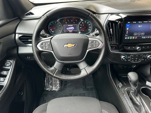 Used 2023 Chevrolet Traverse LT image 17