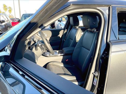 New 2025 Land Rover Range Rover Velar Dynamic SE image 11