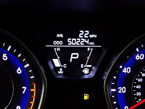 Used 2013 Hyundai Elantra GLS FWD image 14