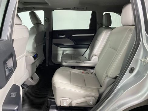 Used 2018 Toyota Highlander XLE image 13
